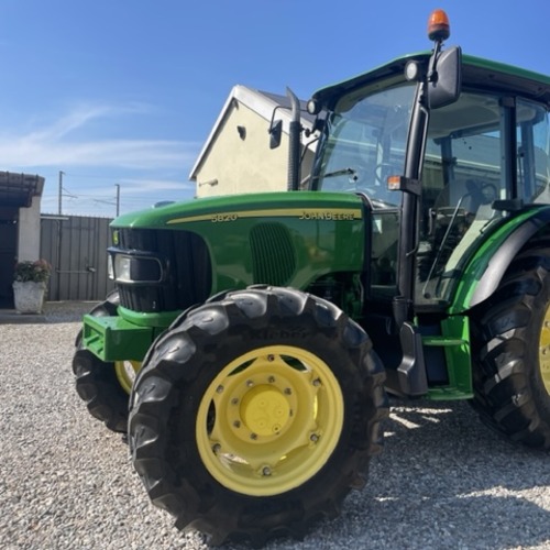 JOHN DEERE 5820