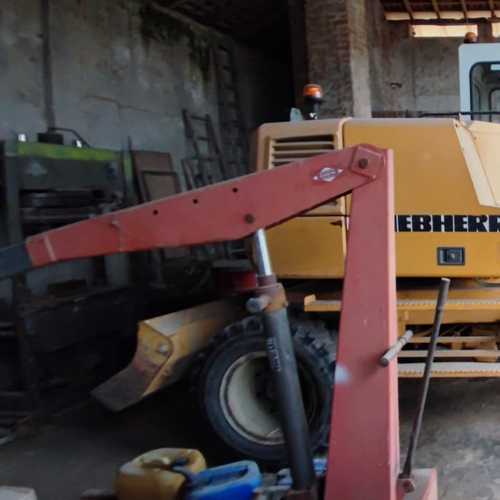 escavatore gommato LIEBHERR